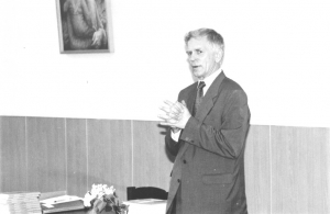Andres Tarand esinemas eluloopäeval Kirjandusmuuseumis 10. juunil 1997